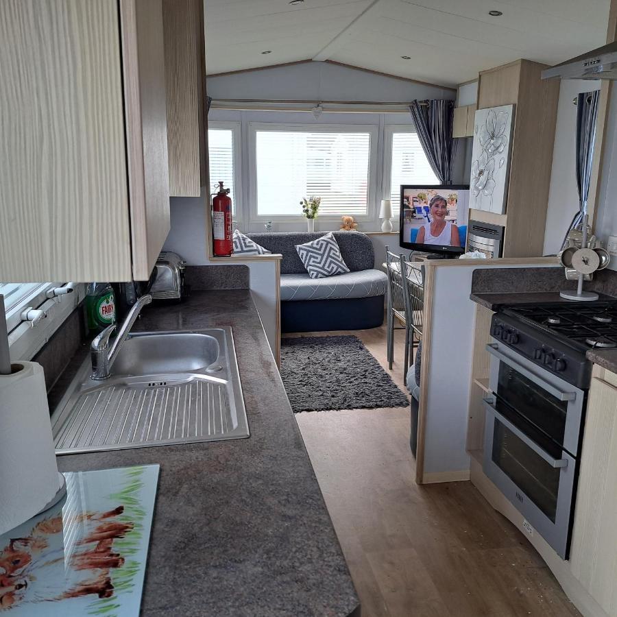 Cj & Daisies Holiday Home เพรสตาติน ภายนอก รูปภาพ