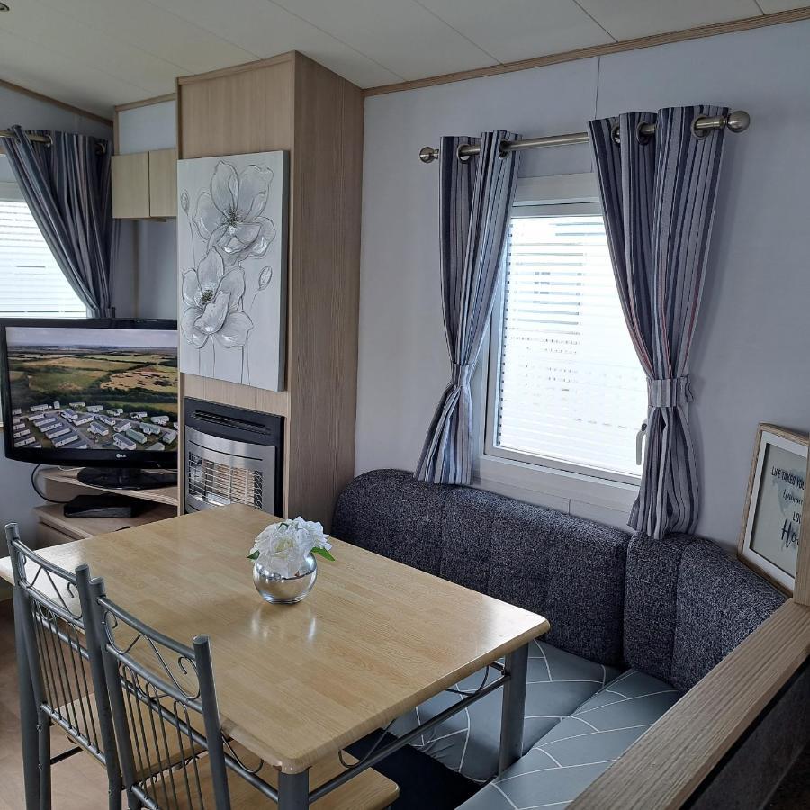 Cj & Daisies Holiday Home เพรสตาติน ภายนอก รูปภาพ